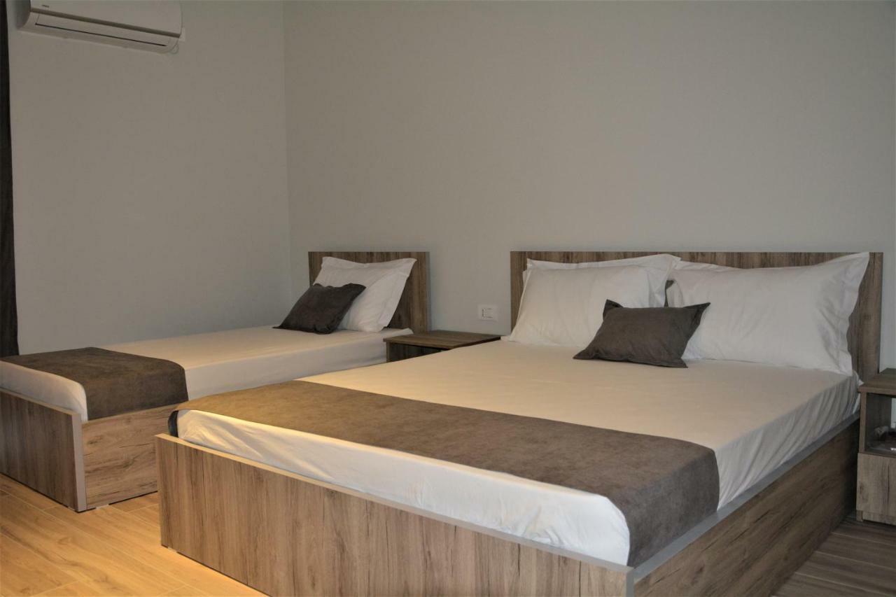 Hotel Vila Nino 베라트 외부 사진