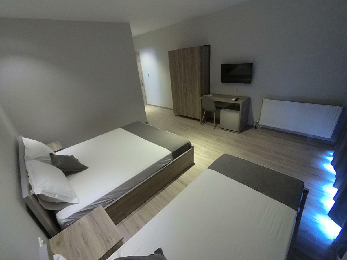 Hotel Vila Nino 베라트 외부 사진