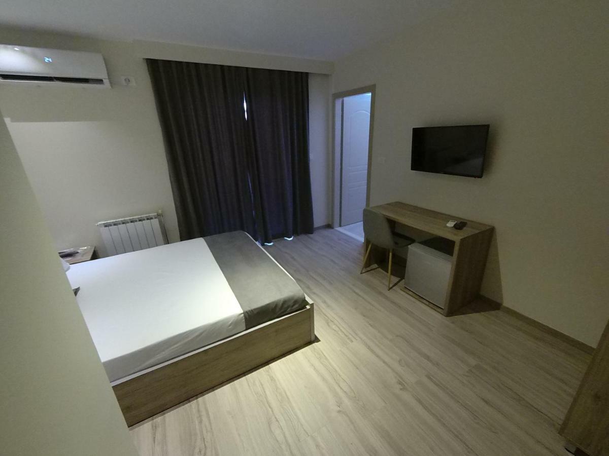 Hotel Vila Nino 베라트 외부 사진
