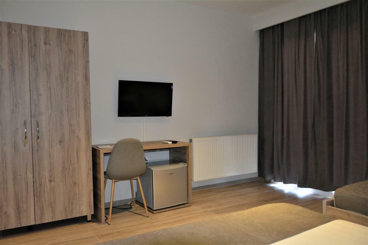 Hotel Vila Nino 베라트 외부 사진