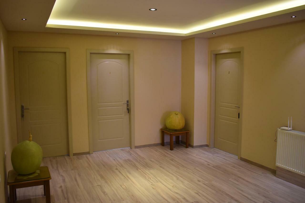 Hotel Vila Nino 베라트 외부 사진